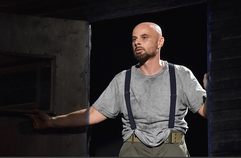 Украинский актер объяснил, почему его не взяли на фронт